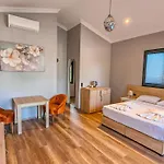Elasu Hotel *